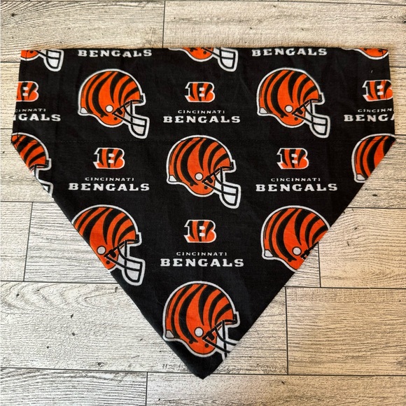 Bengals Over the Collar Dog Bandana (Medium) - Picture 2 of 2